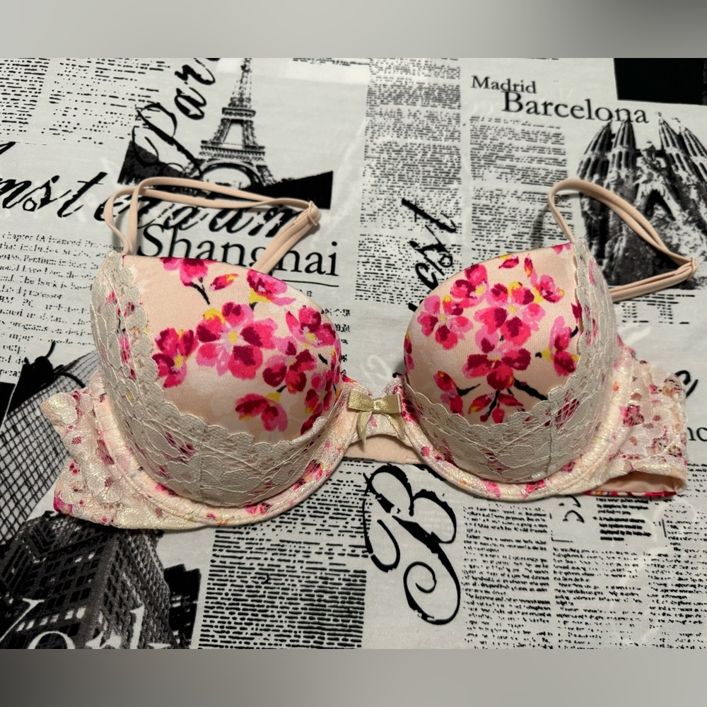 VS lined Demi 34C cream and flowers lace bra